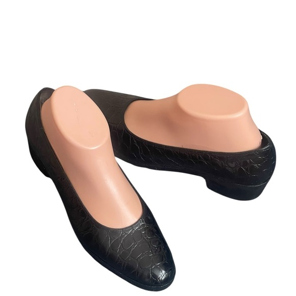 Salvatore Ferragamo Pattened
Black Croc-Effect Leather Block
Heel sz 7.5B - Picture 2 of 14
